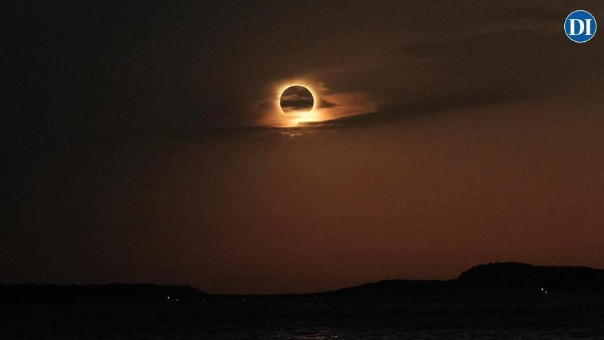 Espectáculo astronómico en Ibiza: Vuelve la luz tras el eclipse total de Sol