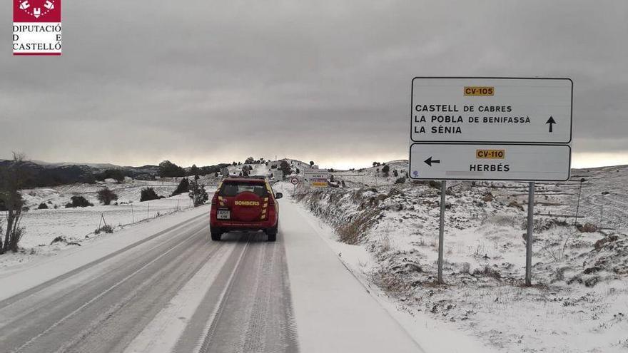 Las quitanieves empiezan a actuar en Torremiró y la Tinença