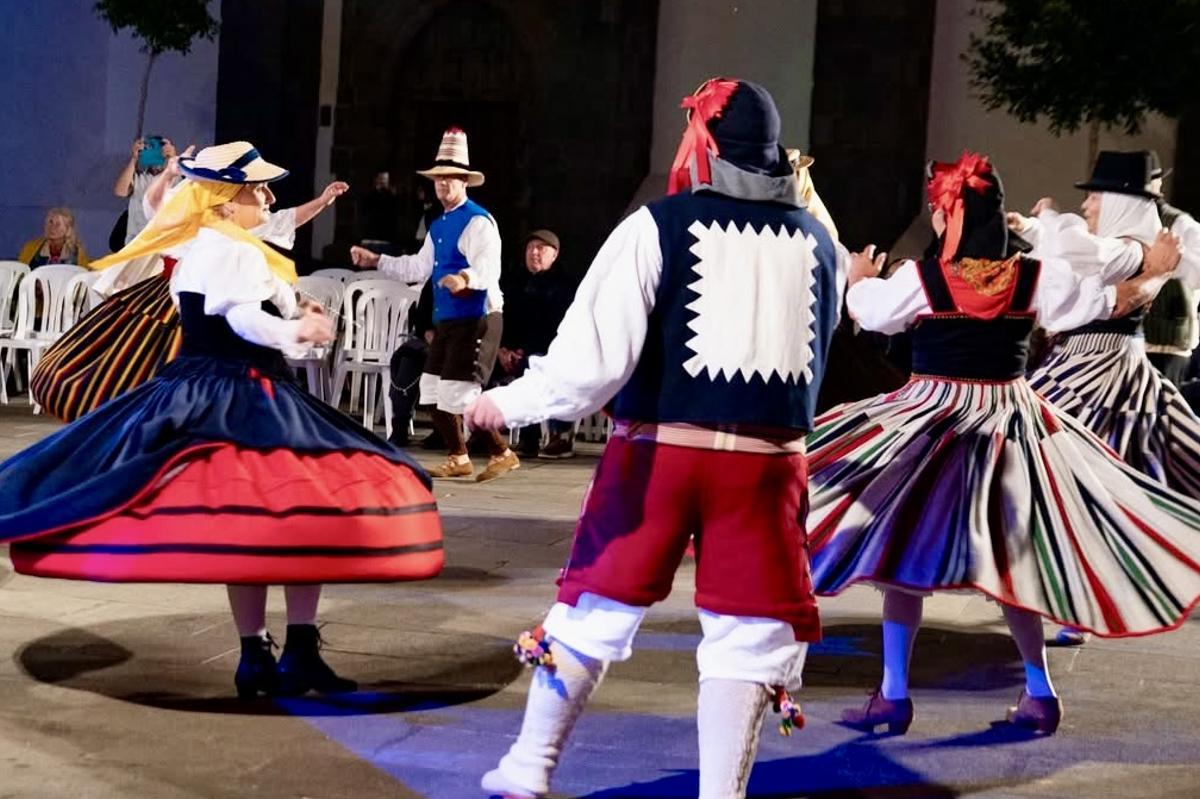 Telde convierte la Plaza de San Juan en una gran fiesta de la música canaria
