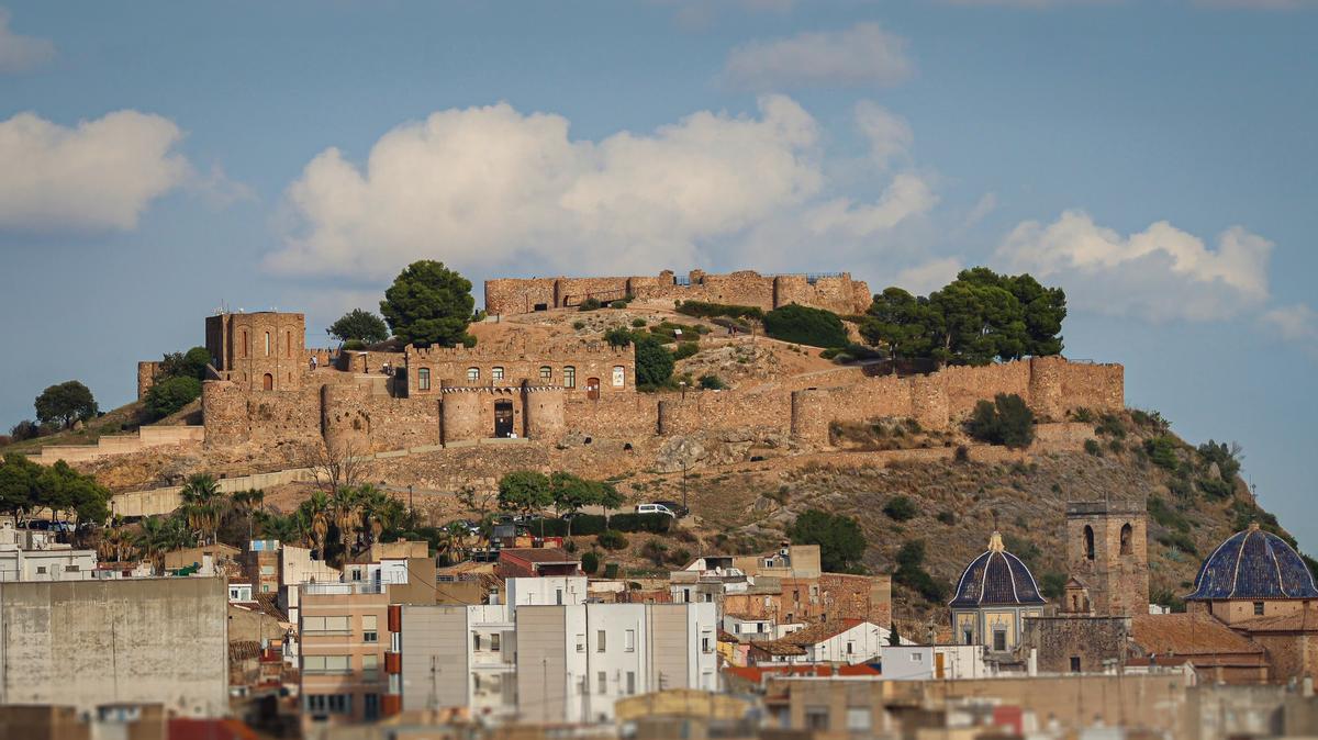 Panorámica de Onda, con el castillo de fondo.