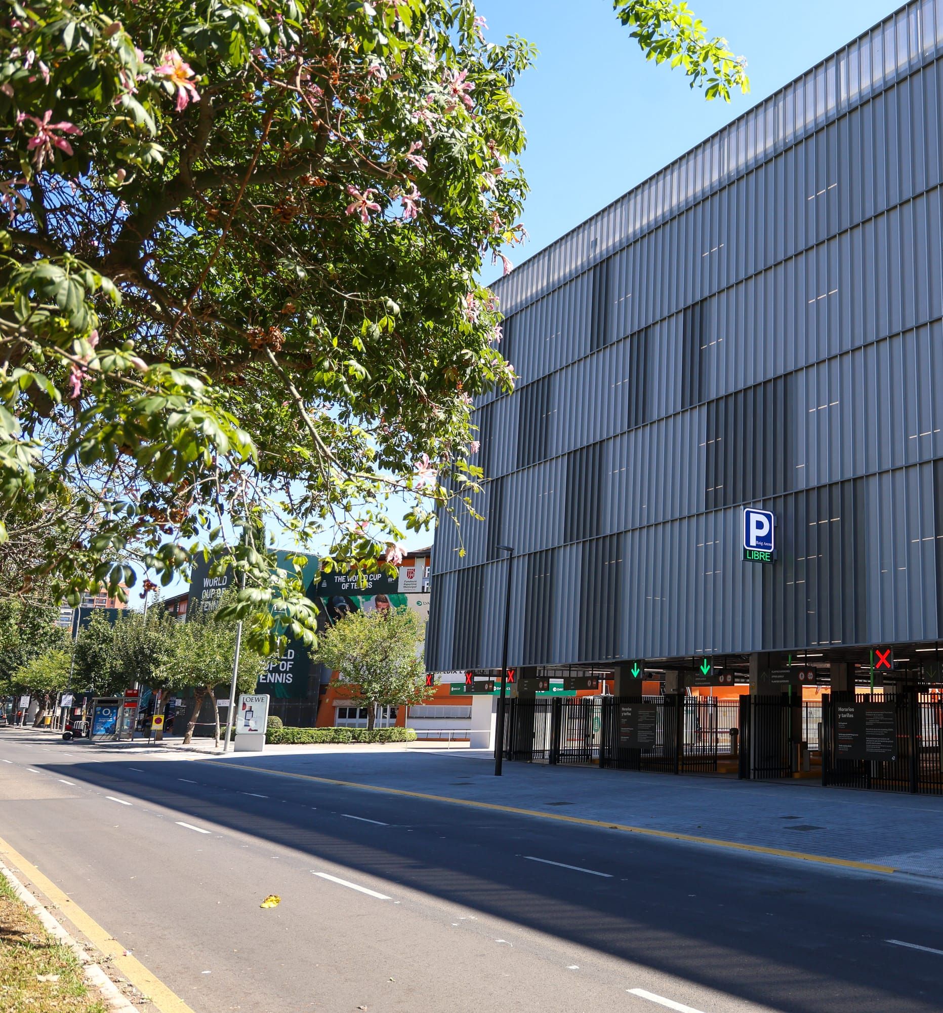 El Roig Arena abre al público su gran aparcamiento en altura