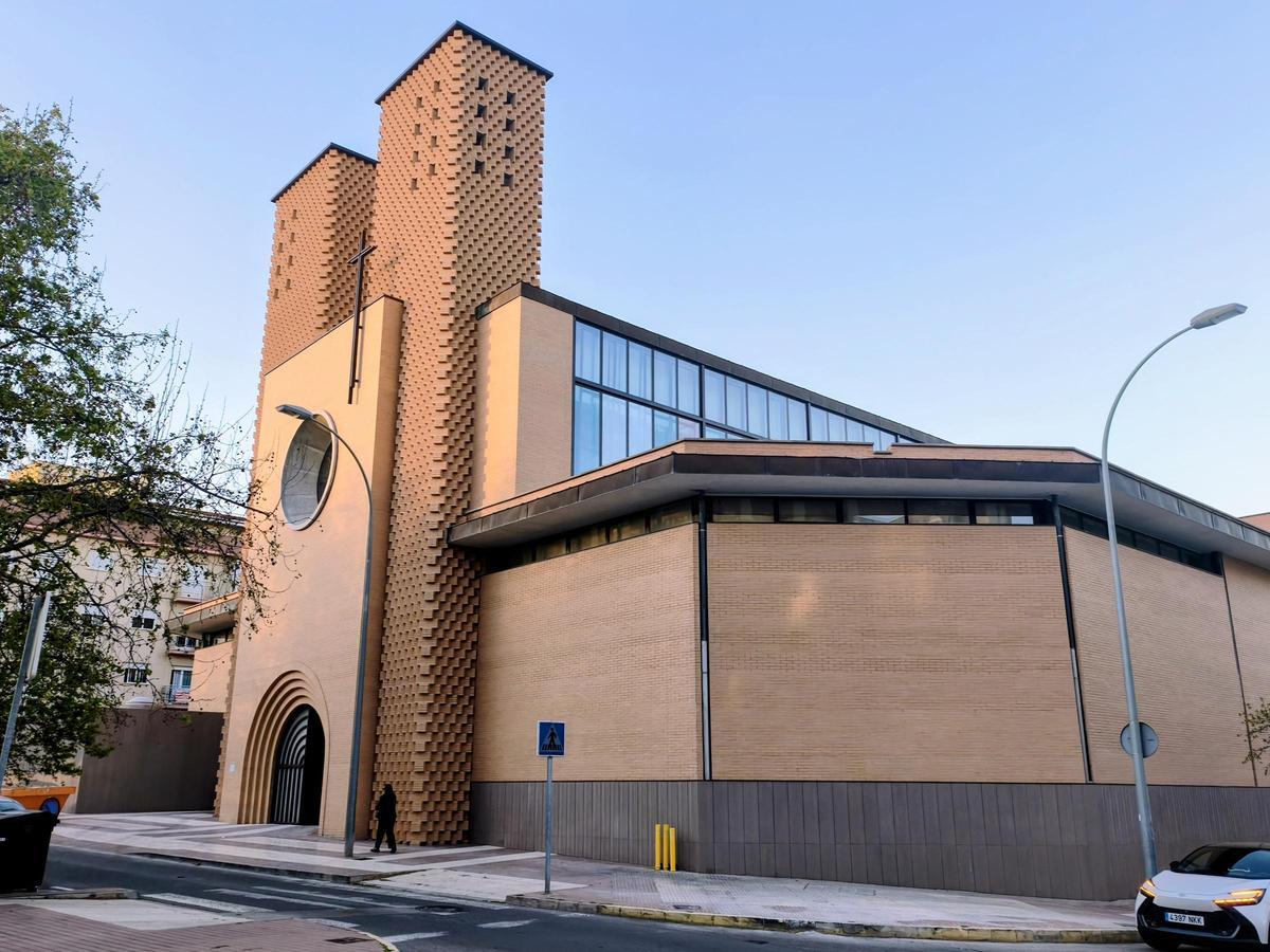 La iglesia de San Juan Pablo II ya está terminada por fuera y ahora se ultima su interior.