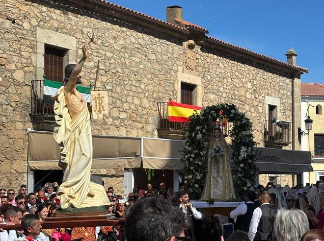 FOTOGALERÍA | El municipio cacereño de Zarza la Mayor se vuelca con el Domingo de los Tiros