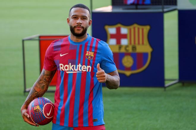 Las primeras imágenes de Memphis Depay con la camiseta del Barça