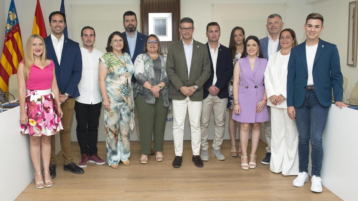 La corporación de Almussafes tras el pleno de investidura de 2023.