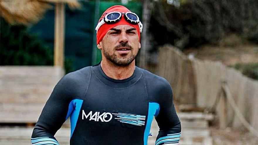 El paratriatleta ibicenco Javier Vergara nadará 5 km por una iniciativa benéfica