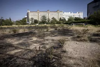 En imágenes | Incendio en el descampado del Portillo