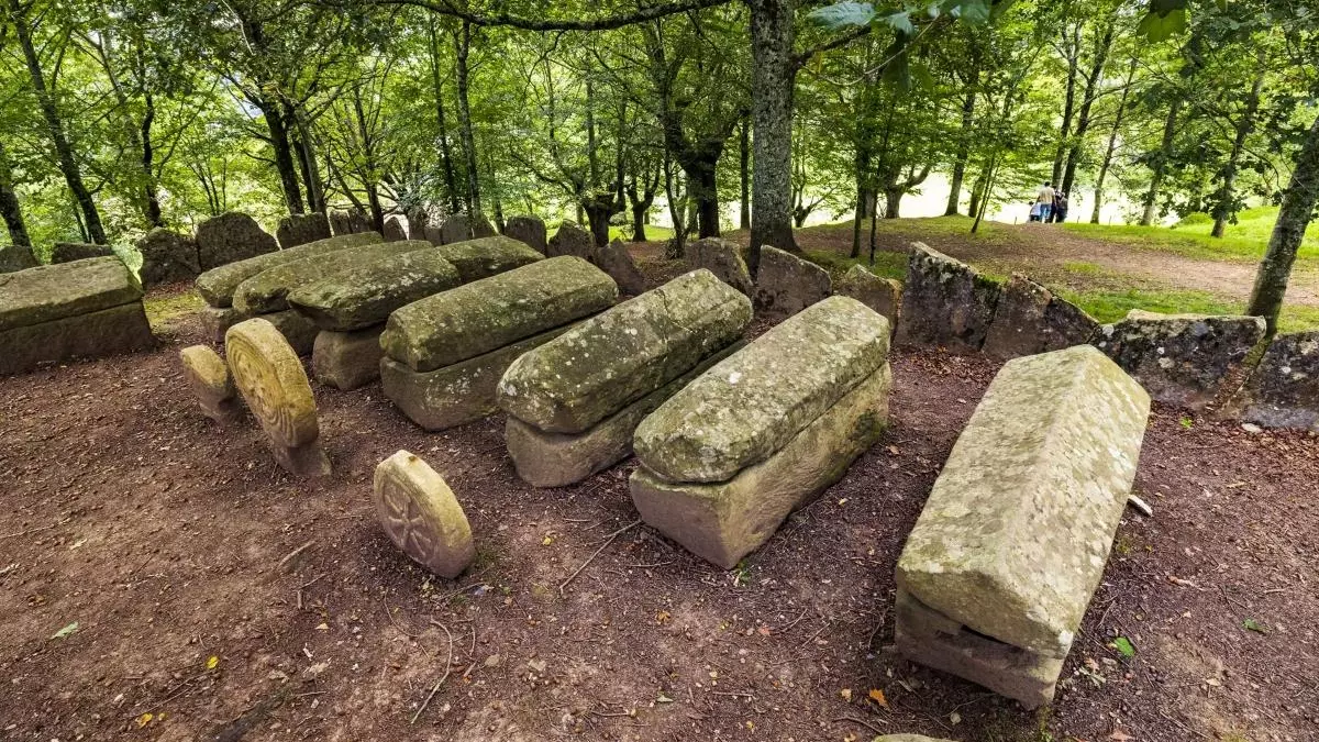 El pueblo más bonito de Bizkaia esconde una necrópolis con sarcófagos de la Edad Media