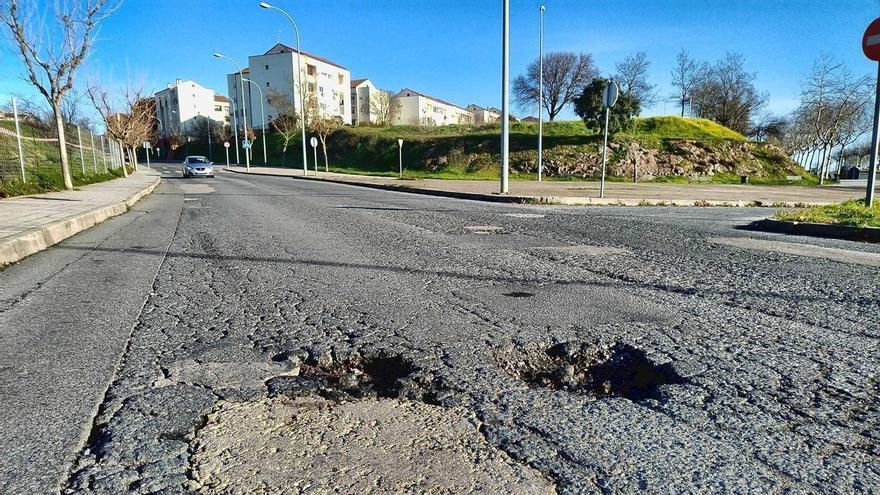Adiós a los baches en 12 calles de Plasencia y nuevo acceso para las familias del colegio San Miguel