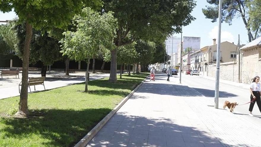 La calle que hace de linde entre Gandia y Benirredrà