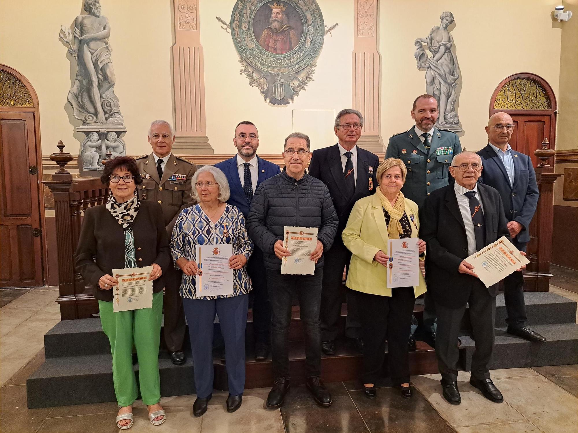 FOTOGALERÍA I La Real Hermandad de Veteranos de las Fuerzas Armadas y la Guardia Civil reconoce a voluntarios en Vila-real