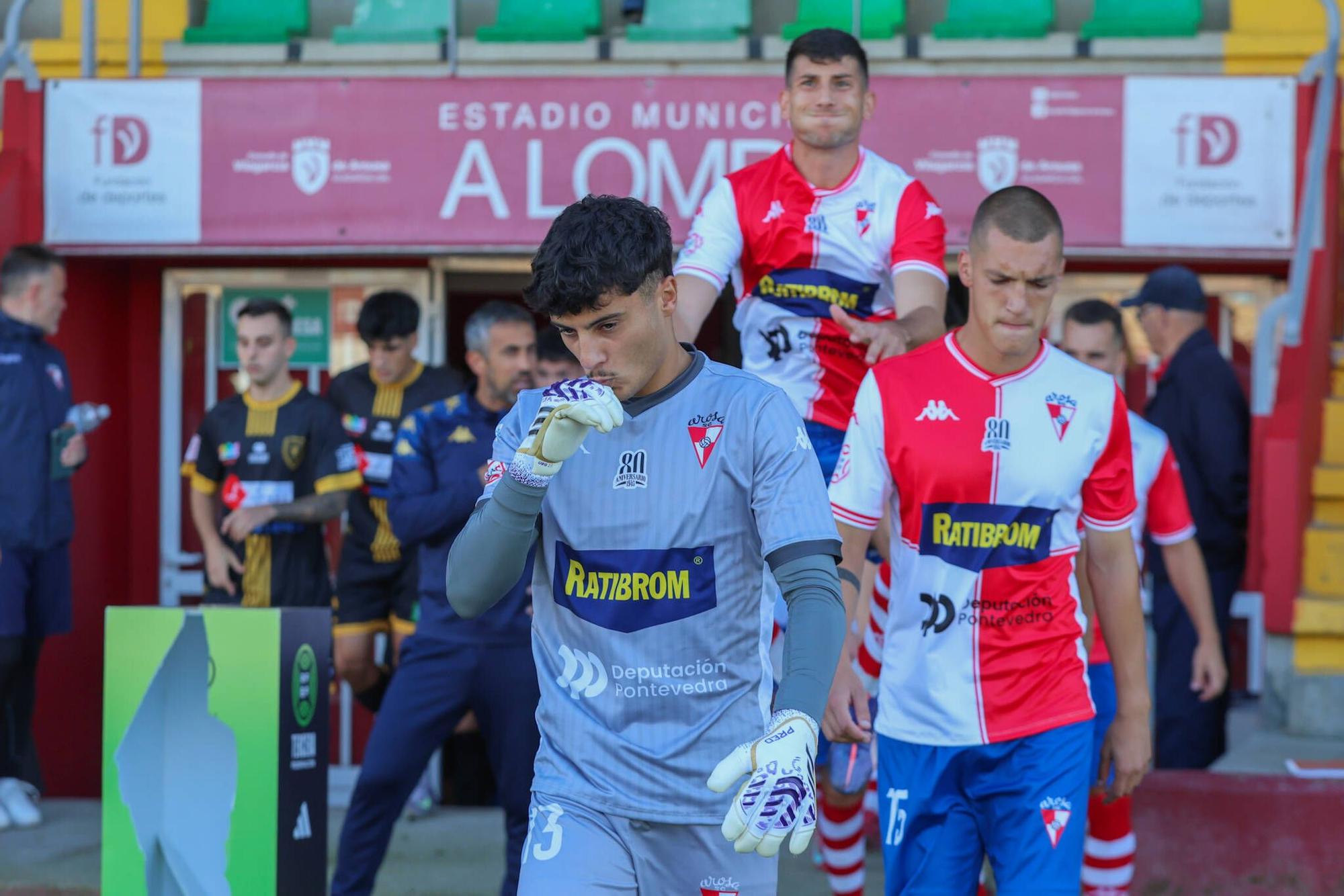 Las imágenes de la contundente victoria del Arosa al Barbadás (3-0)