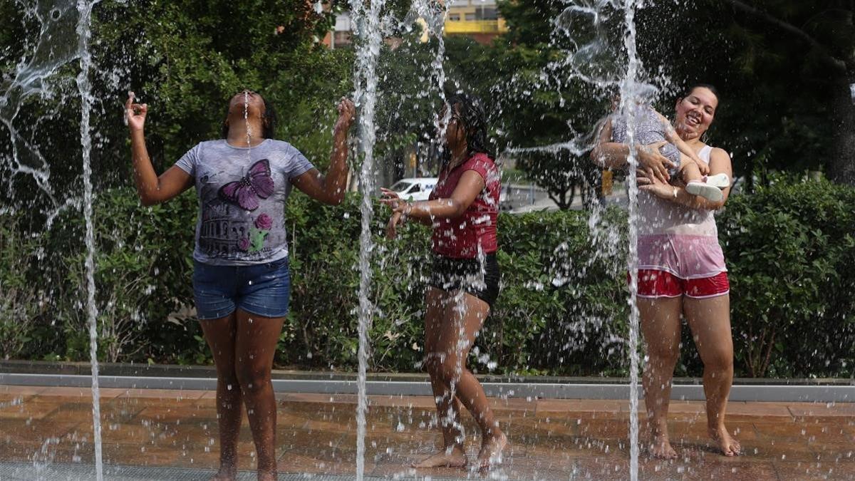 zentauroepp44494564 barcelona 30 07 2018  verano   ola de calor  fuentes de la a190609141942