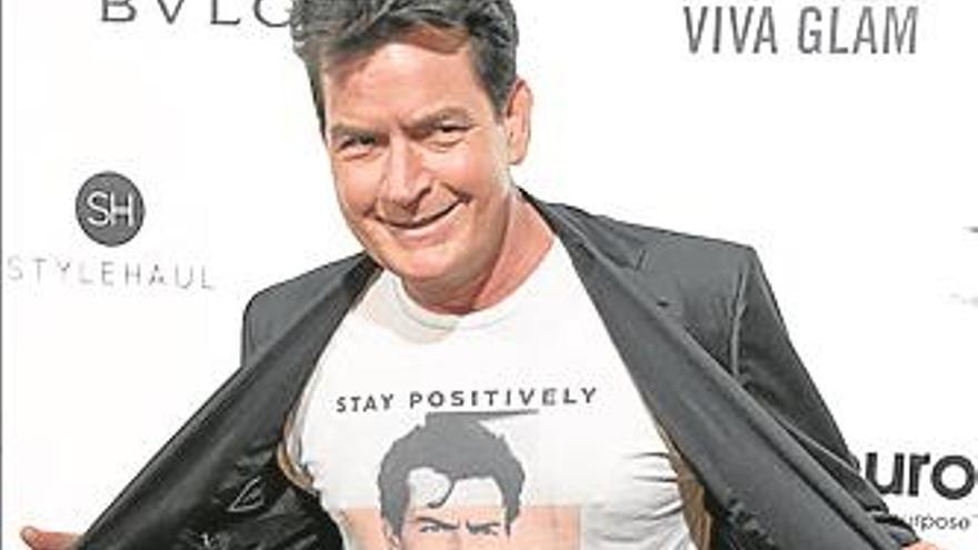 Charlie Sheen debe 4 millones en impuestos