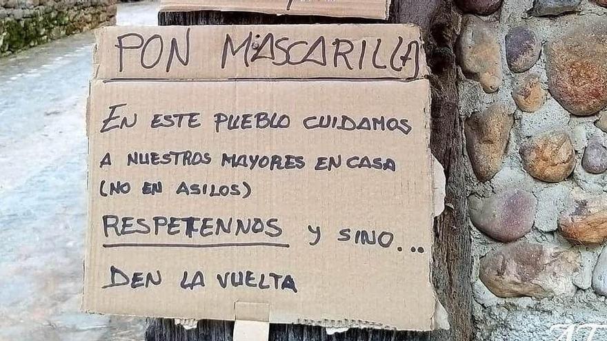 El original cartel que obliga al uso de mascarillas que se encontró un turista