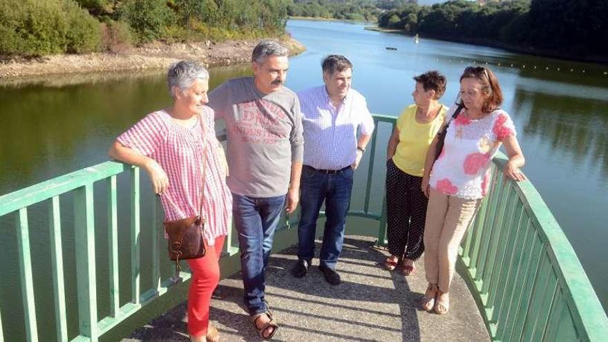 Miembros de la Coordinadora Antiencoro, en A Baxe. // Noe Parga