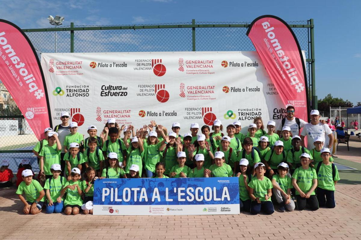 Pilota a l’Escola despedix  el curs al gran a Piles