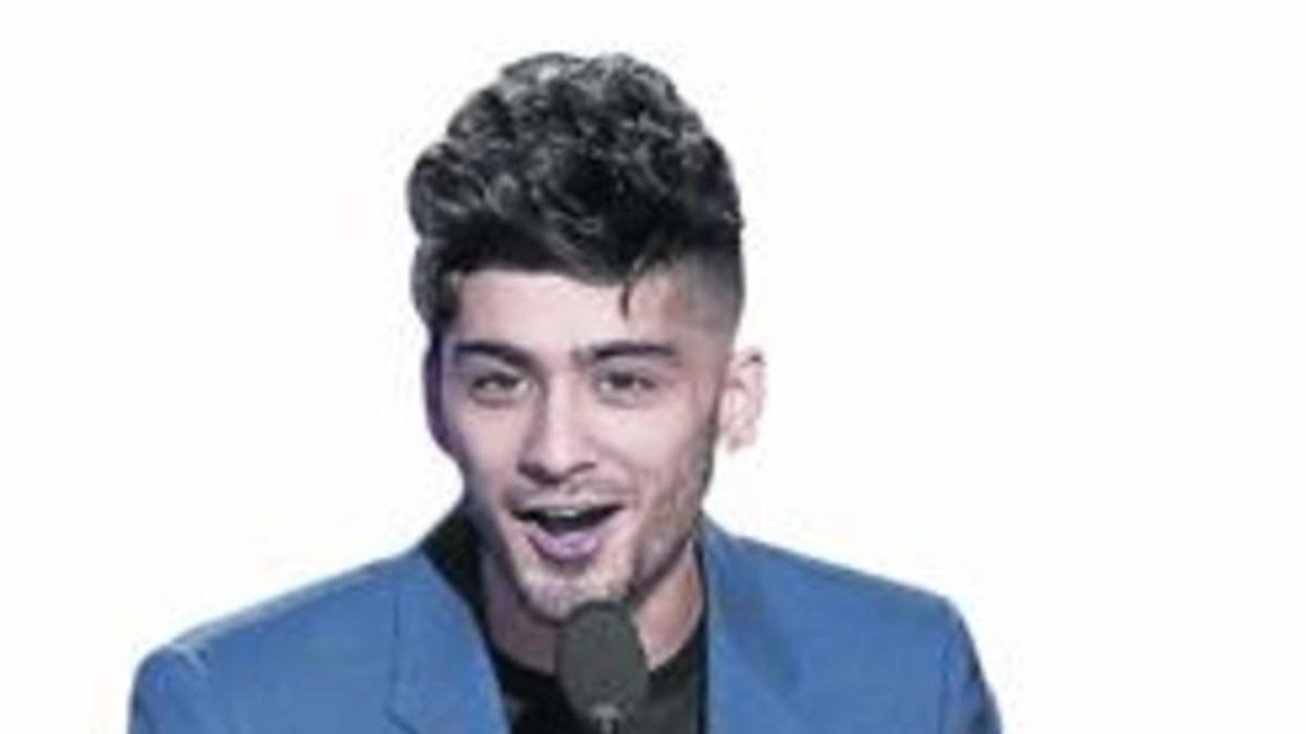 Zayn Malik recibe    la estatuilla a artista  del año en la pasada gala de los American Music Awards.