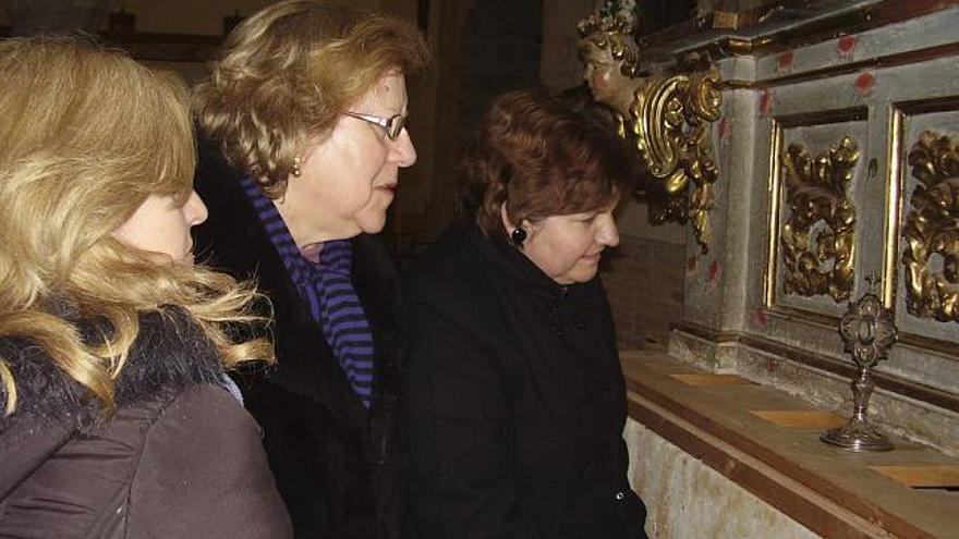 Reliquias de San Tirso, San  Blas y San Antón, en la iglesia de la Trinidad.