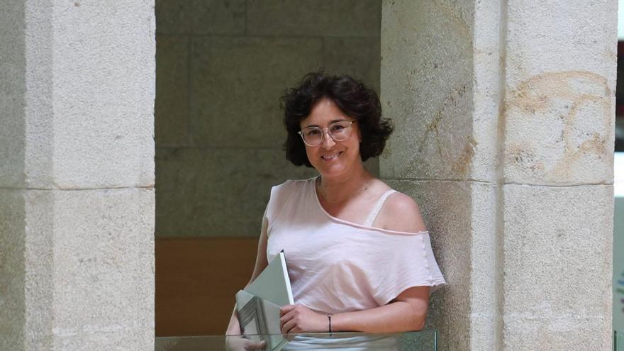 «A curaduría pon a atención no coidado da artista; hai que respectar os seus procesos»