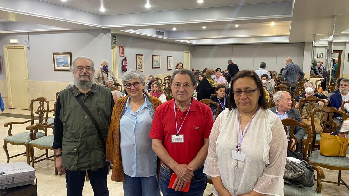 Por la izquierda, Luis Fernández, Ana González, Juanjo Picó y Natalia González, ayer, al inicio de las jornadas.