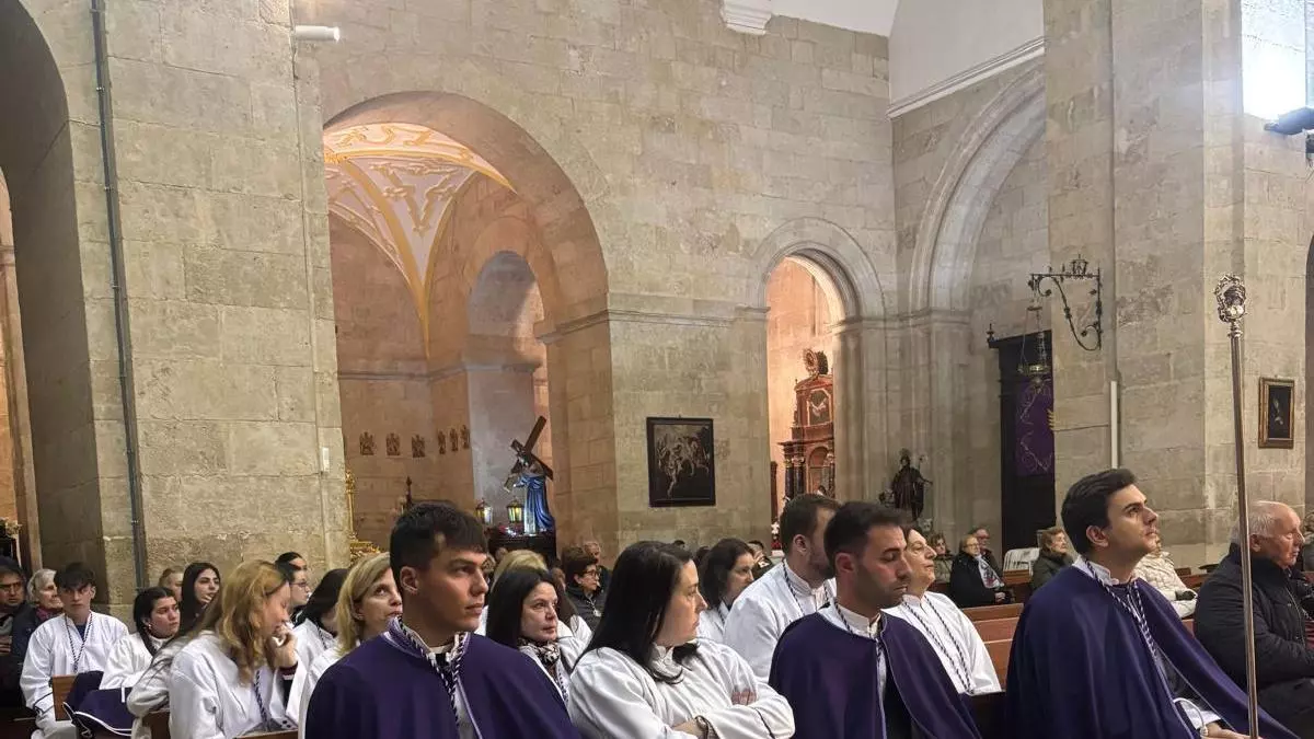 Fuentesaúco se entrega a la devoción y el silencio en la noche del Miércoles Santo
