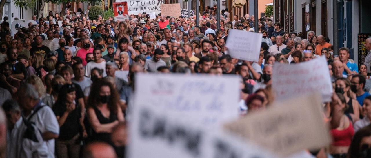 Protestas tras cumplirse un año de la erupción en La Palma