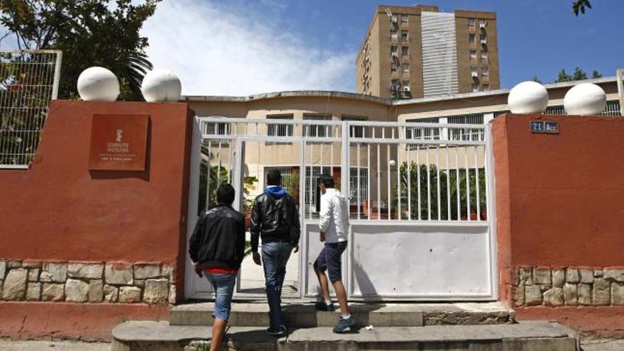 Fachada del Centro de Recepción de Menores de Valencia, del que se escaparon las jóvenes.