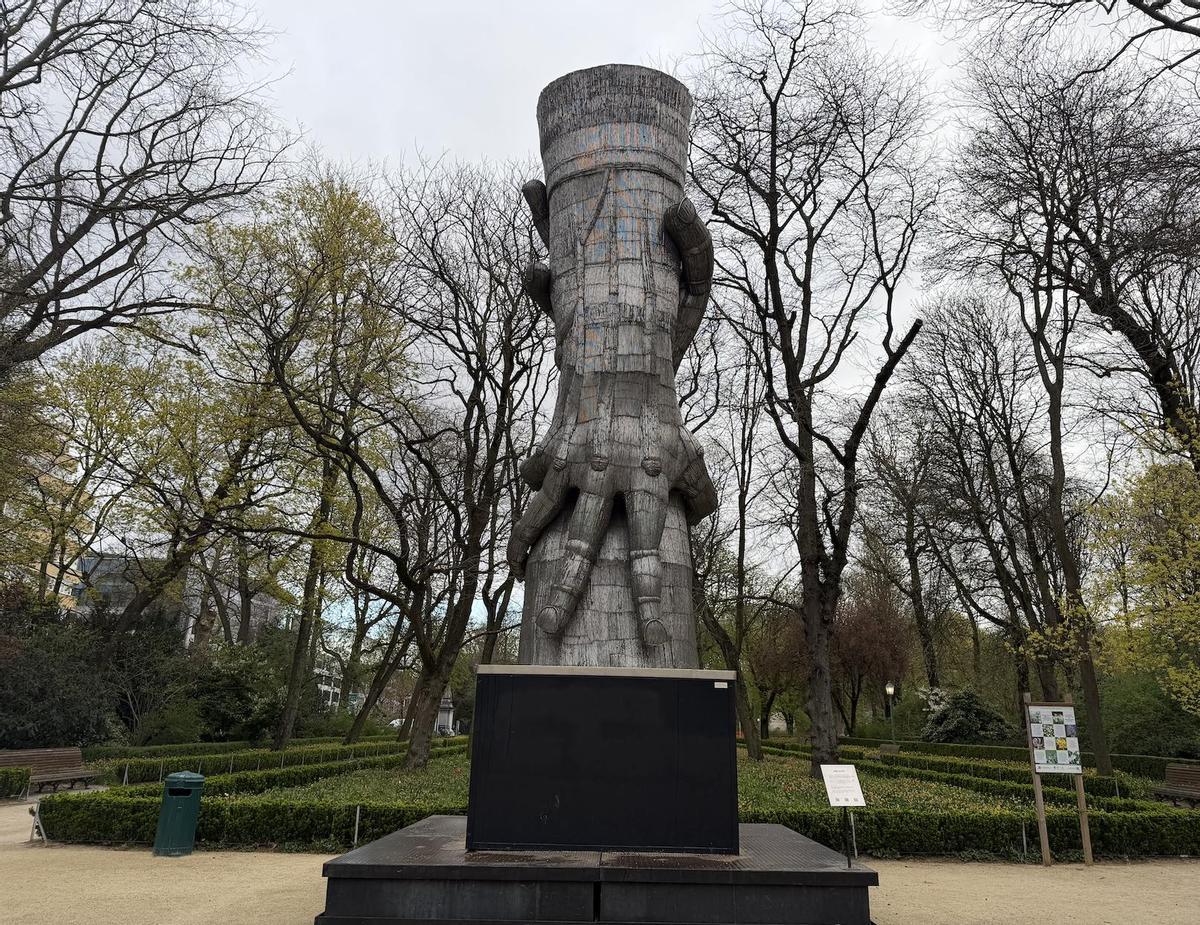 Escultura Unitatis, en el parque del Cincuentenario, en Bruselas.