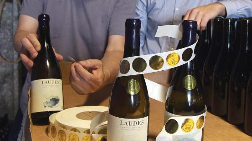 Algunas de las botellas con la primera añade de “Laudes”.   | // I. OSORIO 