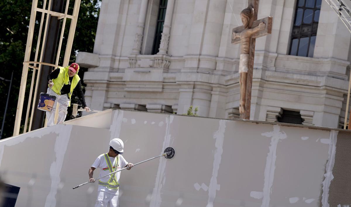 Los preparativos de Madrid para recibir al Papa León XIV, en imágenes.