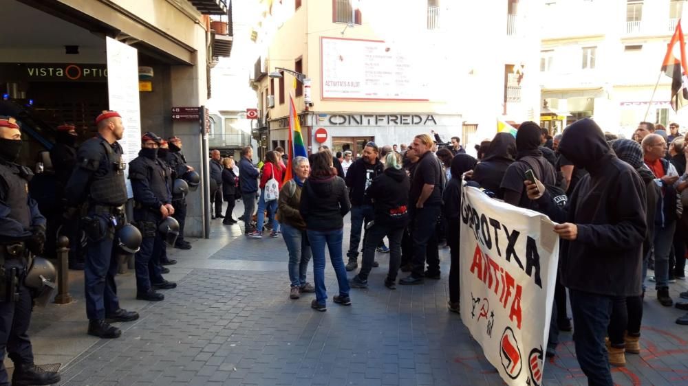 Manifestació contra una parada de VOX a Olot