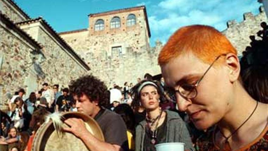 Una exposición fotográfica abre la semana del Womad en Cáceres