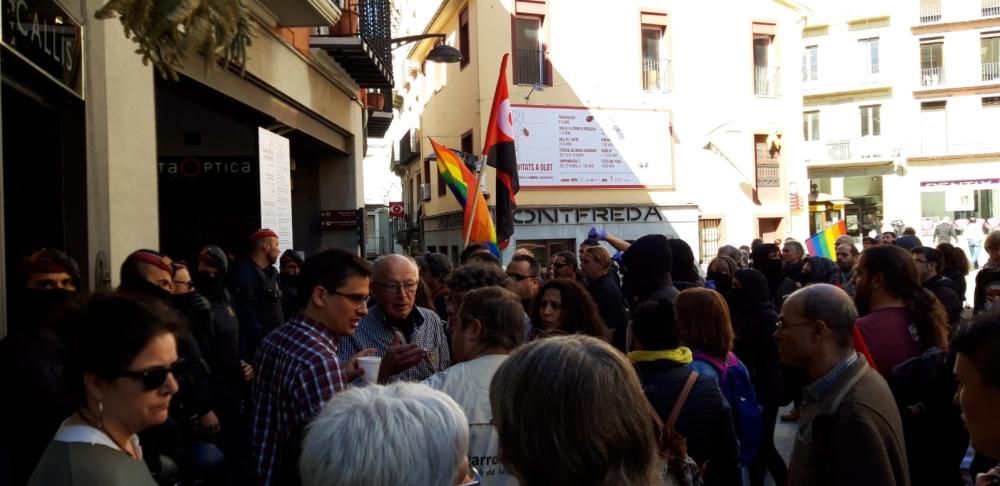 Manifestació contra una parada de VOX a Olot