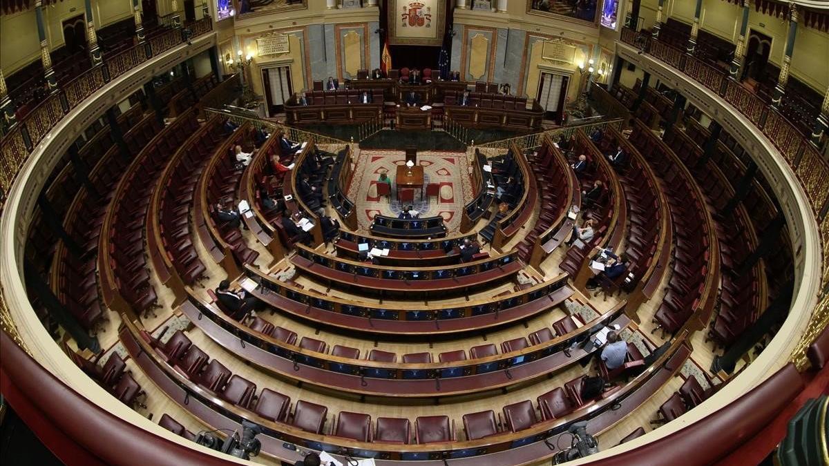 El Congreso de los Diputados, semivacío, durante la comparecencia de Sánchez para explicar la declaración de estado de alarma.