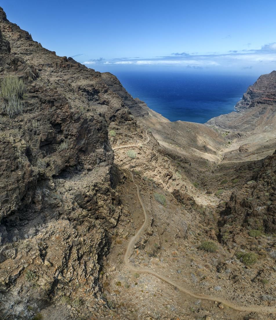 La ruta de senderismo hacia la playa de Güigüí
