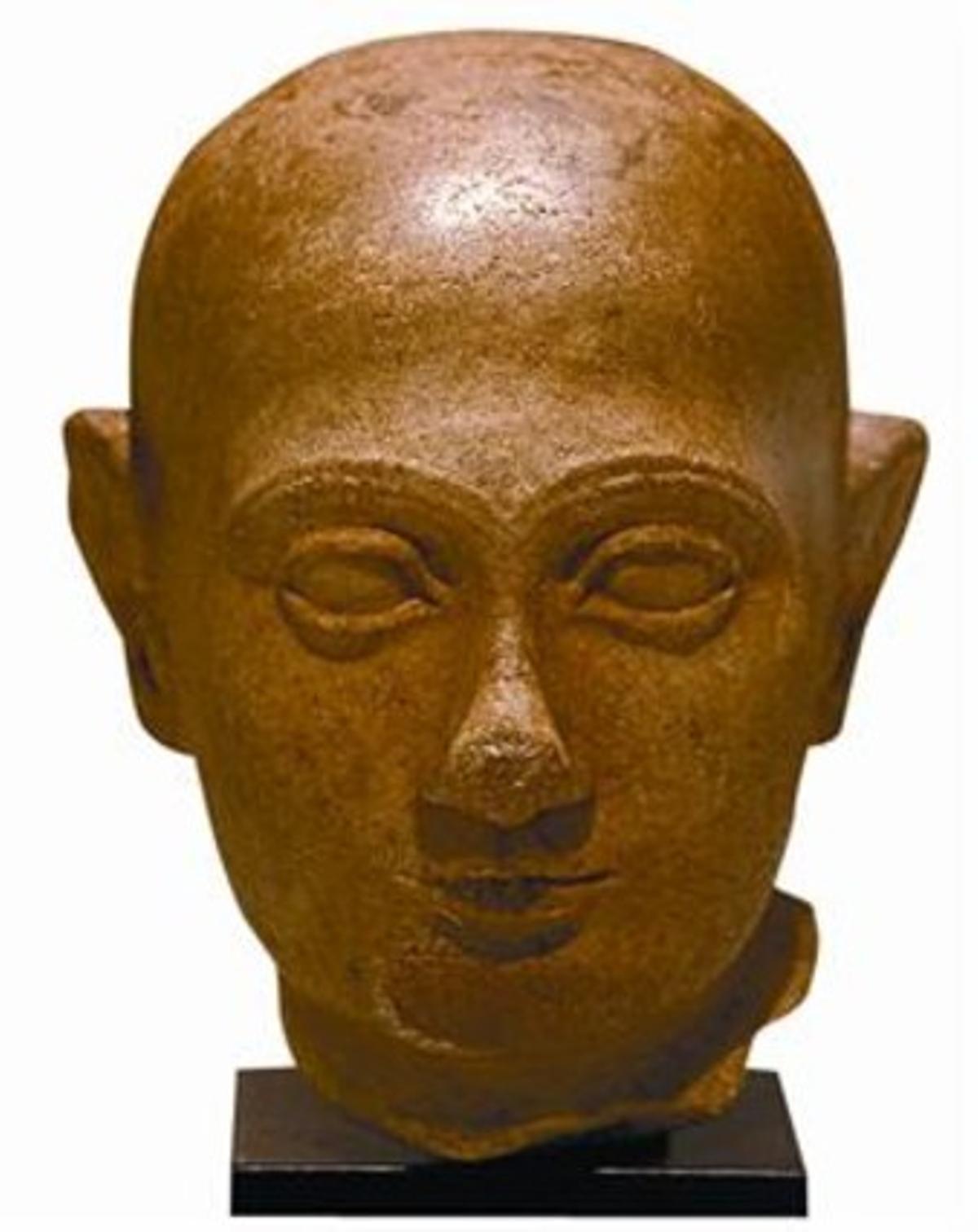 Vitrina que acull a l’exposició de CaixaForum un conjunt de maquetes de carros realitzades en terracota, de fa gairebé 5.000 anys. Vitrina que acull a l’exposició de CaixaForum un conjunt de maquetes de carros realitzades en terracota, de fa gairebé 5.000 anys.