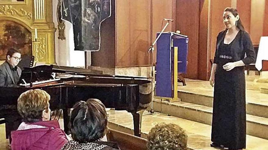 El pianista Moldovan y la soprano Hidalgo, en la iglesia.