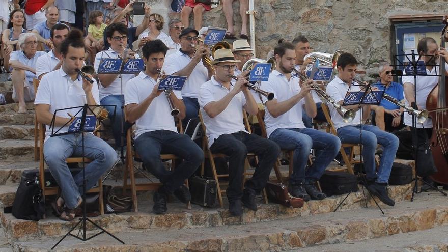 Audició de sardanes a càrrec de la cobla Baix Empordà