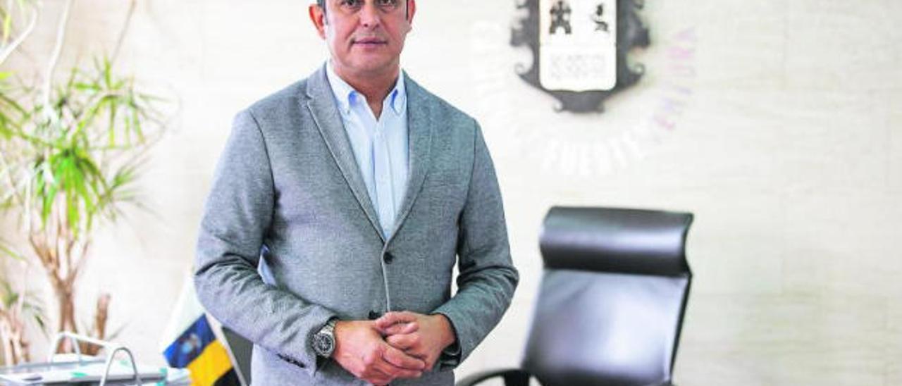 Blas Acosta, presidente del Cabildo de Fuerteventura, en su despacho de la Casa Palacio.