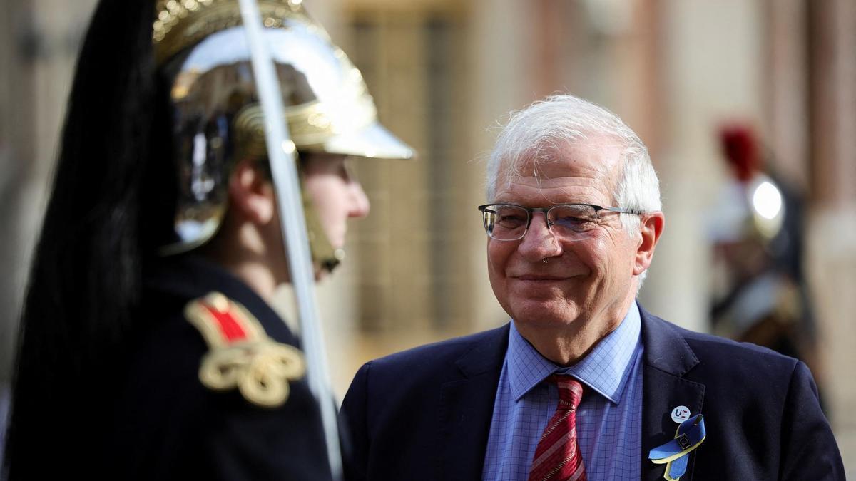 El jefe de la diplomacia de la UE, Josep Borrell, a su llegada a la cumbre de Versalles este viernes.