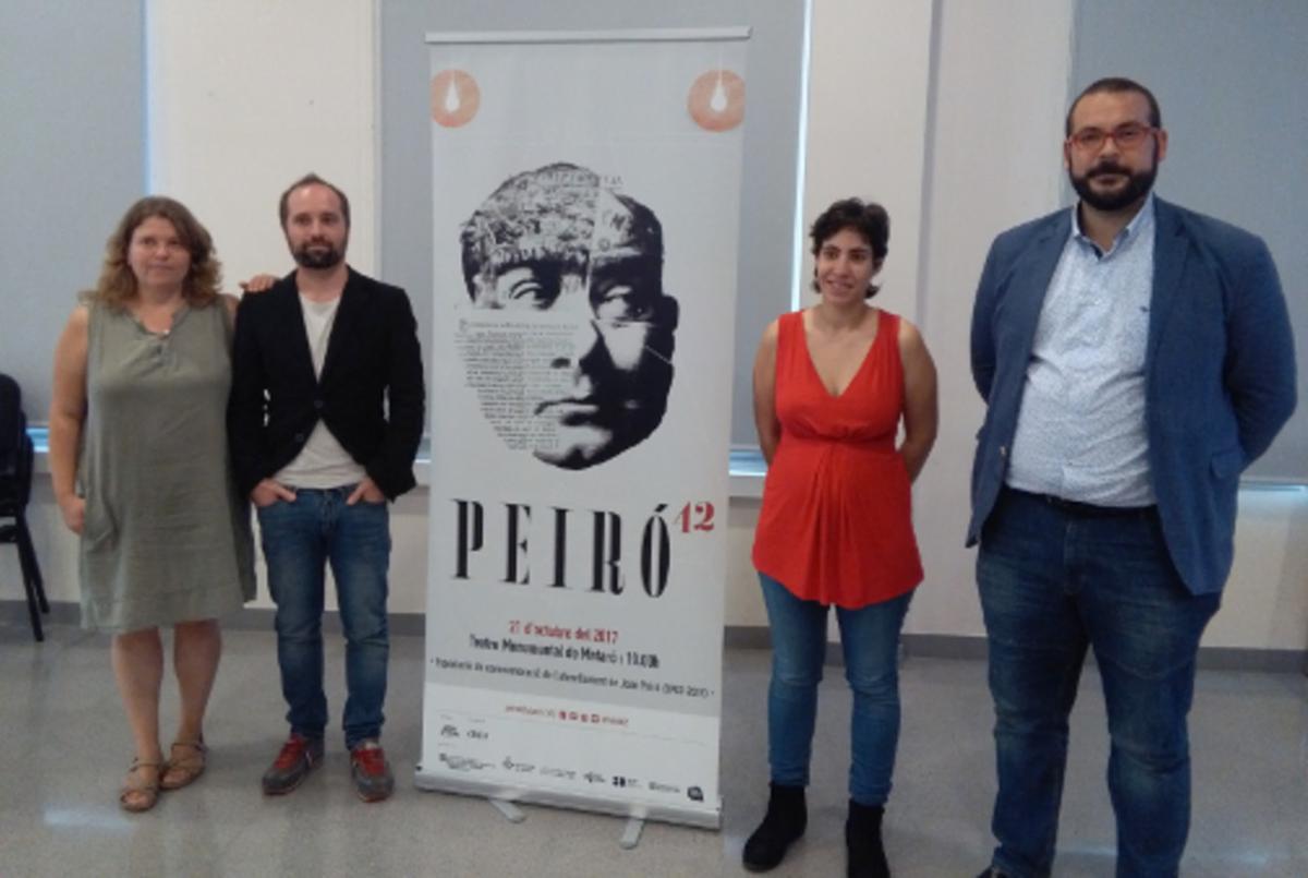 L’alcalde, David Bote, durant la presentació del projecte escènic documental Peiró42 al Cafè de Mar de la capital del Maresme. A l’acte també han assistit el director de l’espectacle i membre de Clack, Eloi Aymerich; la directora de l’Orquestra Ciutat de Mataró, Claudia Dubé, i la coordinadora musical de l’espectacle, Maria Salicrú-Maltas.