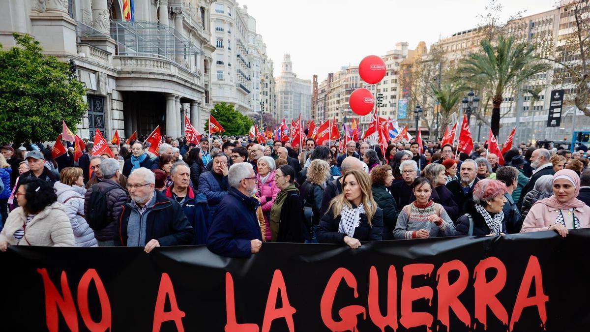 Manifestación del 'No a la guerra' en las calles de València