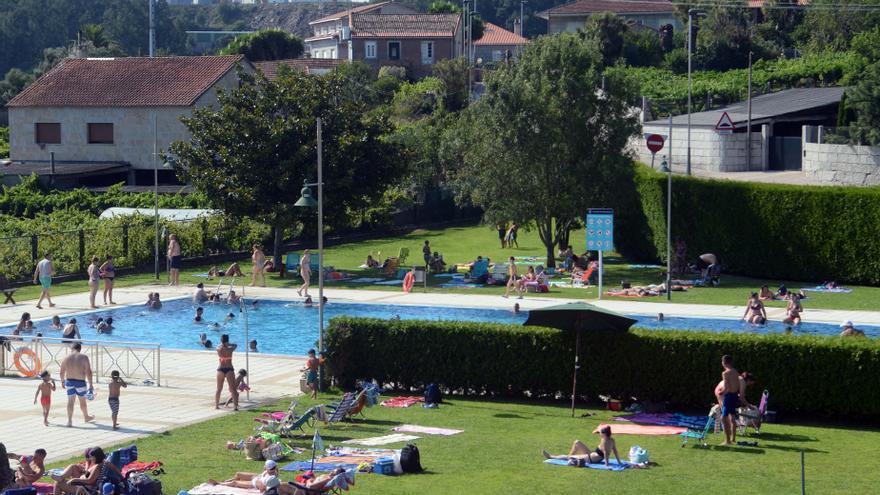 Los concellos mantienen congelados otro año los precios de sus piscinas al aire libre