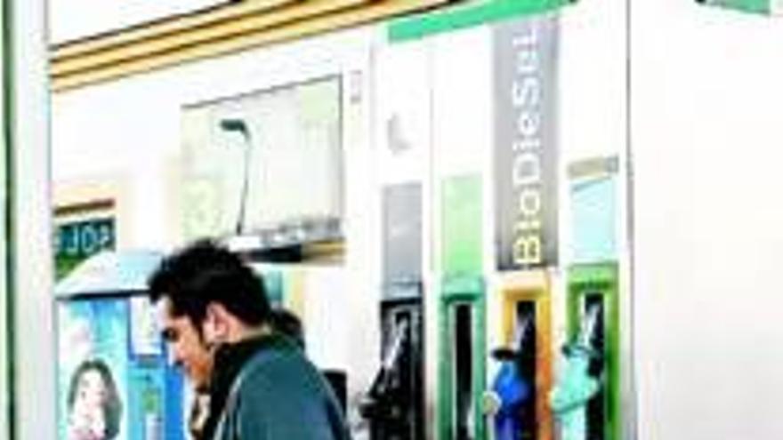 Iberdoex baja a menos de un euro por litro el precio de la gasolina