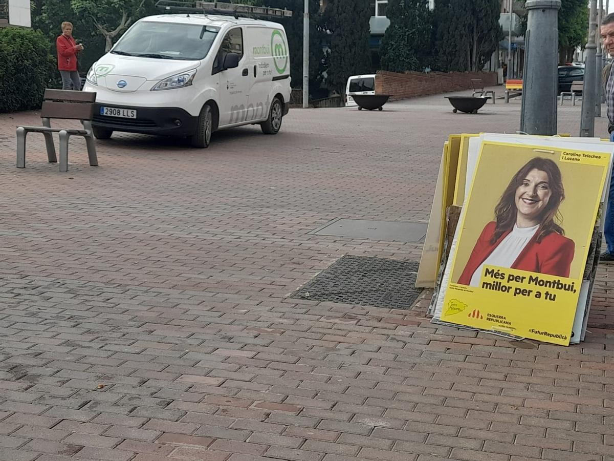 Un cartell amb la fotografia de la candidata Telechea a terra