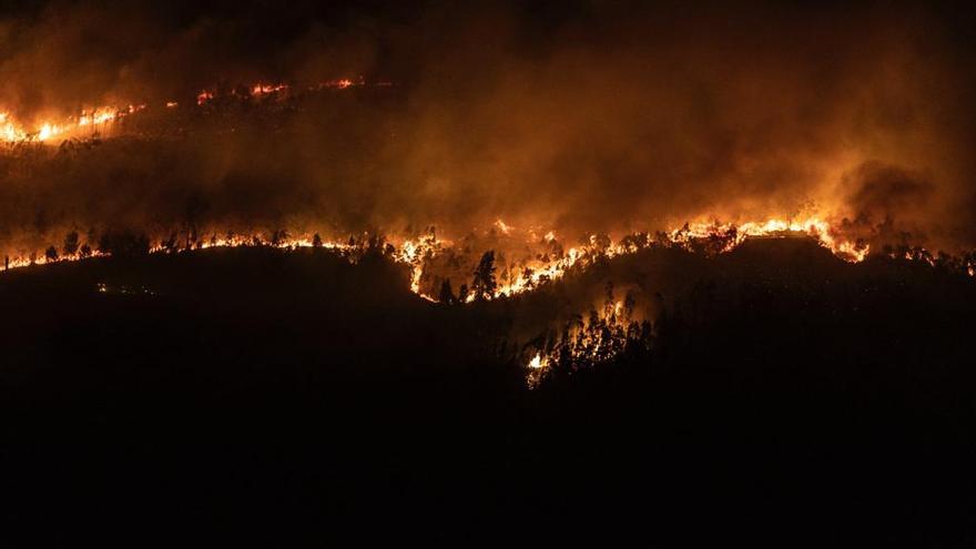 El Naranco en llamas