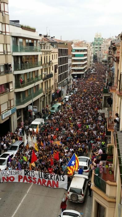 Multitudinària manifestació contra la violència a Manresa