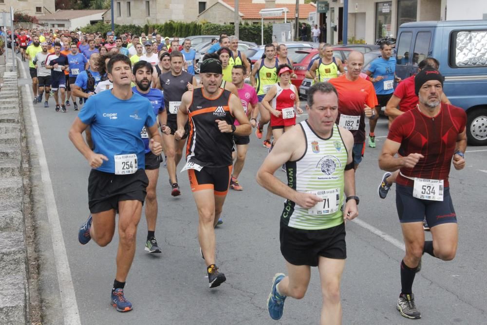 Más de medio millar de corredores completaron el espectacular y exigente recorrido de 21 kilómetros por la Costa da Vela de Cangas.