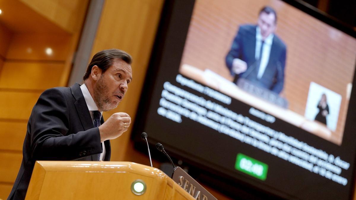 Óscar Puente, ministro de Transportes, durante su comparecencia en el Senado.